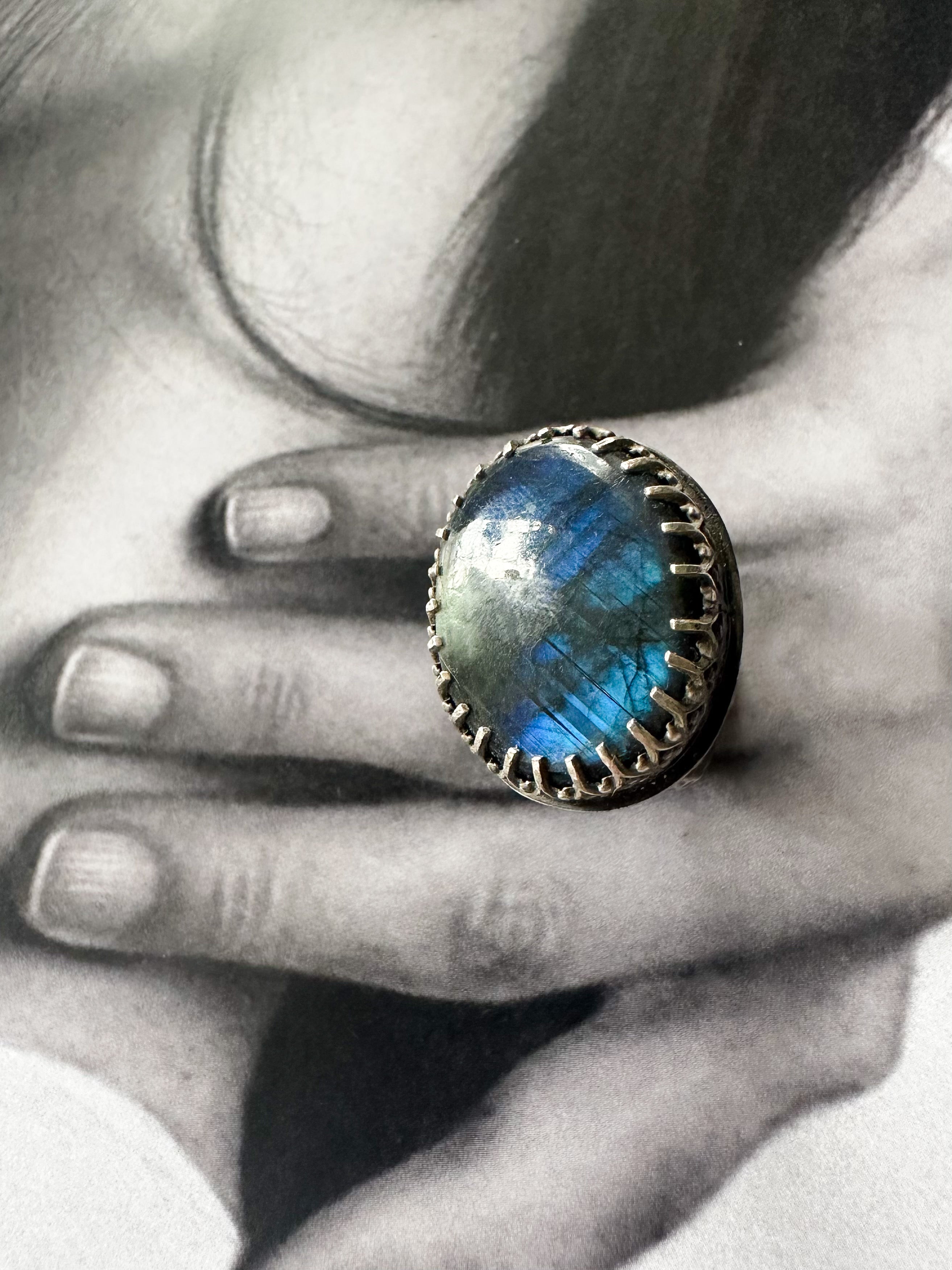 ShadowHold Ring