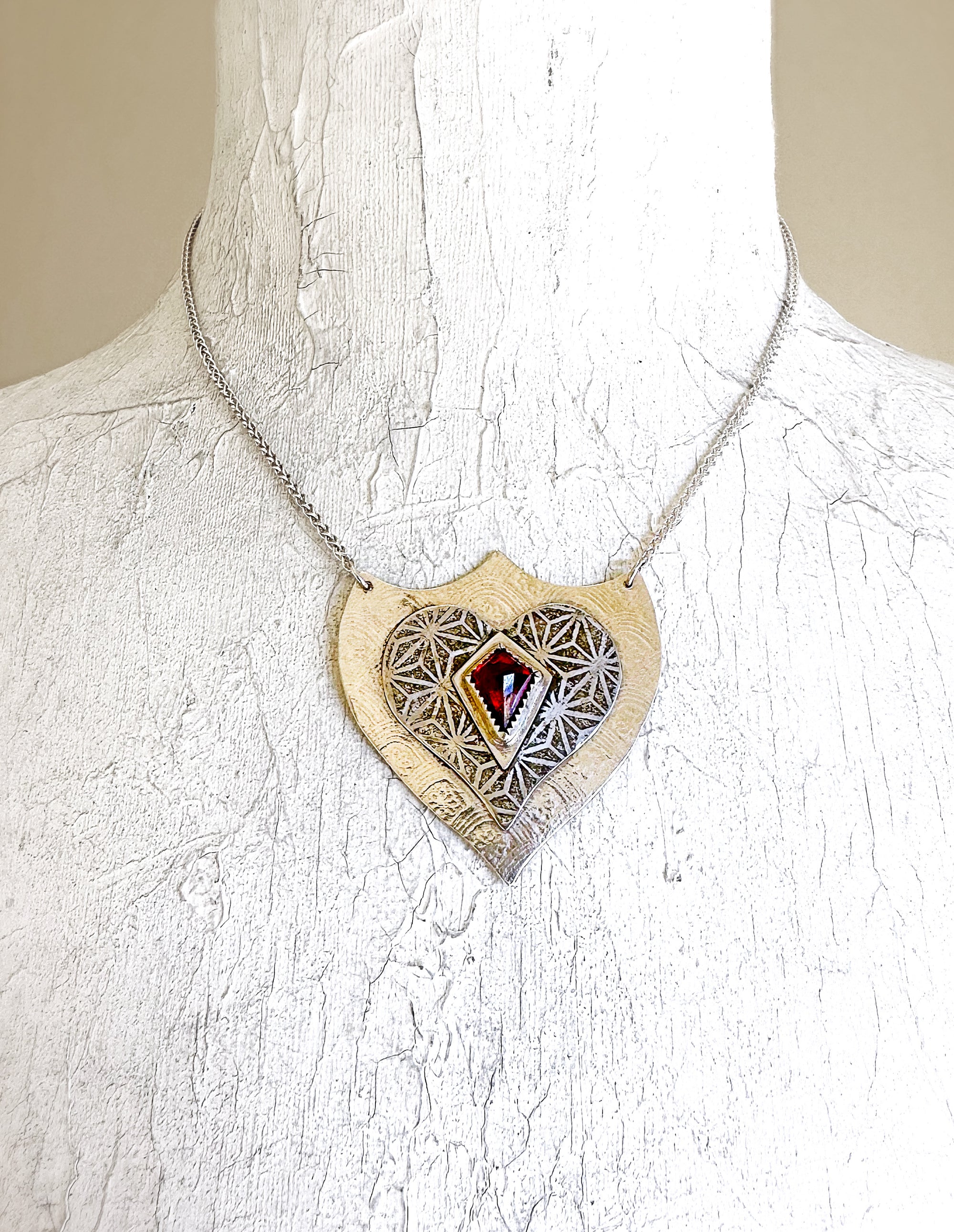 ObscurO Shield in Garnet- Ageis