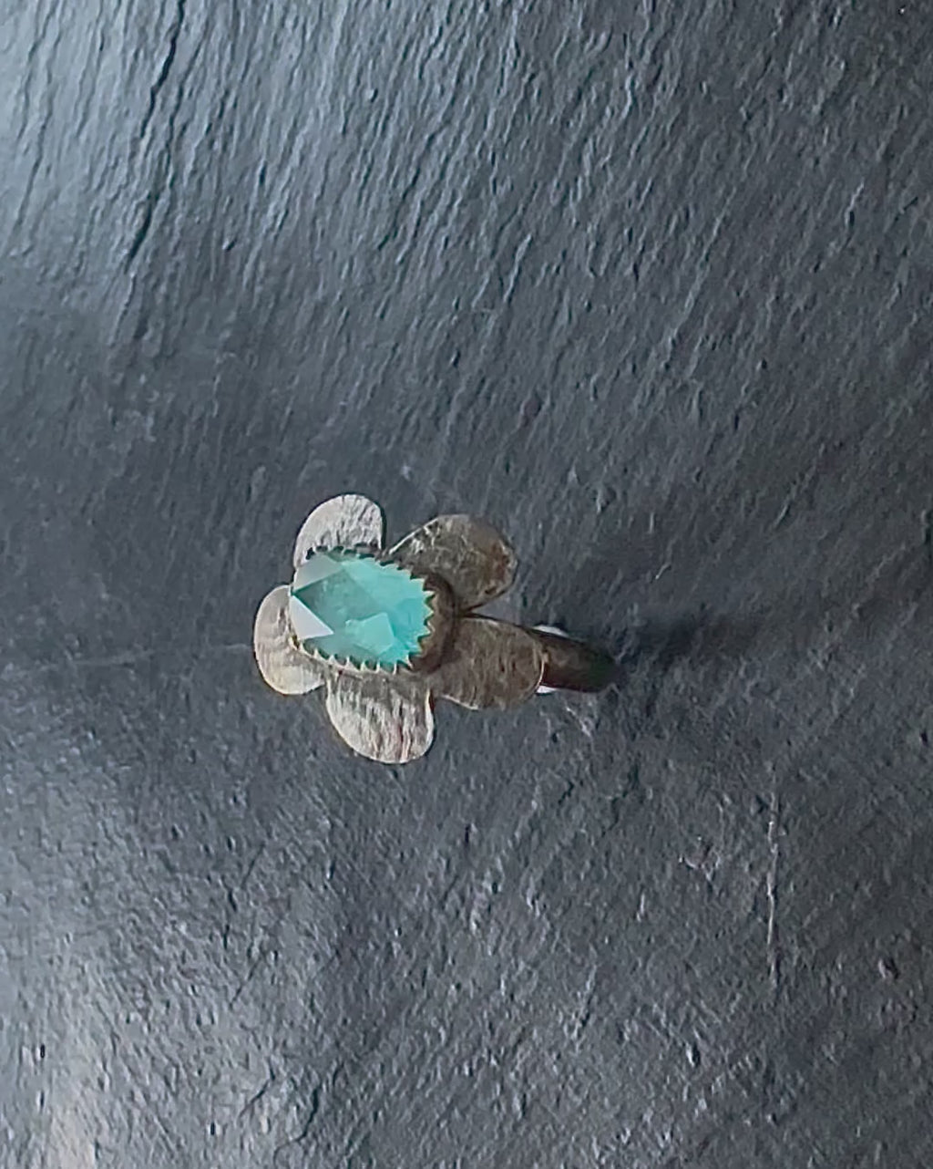 Drama Daisy Ring