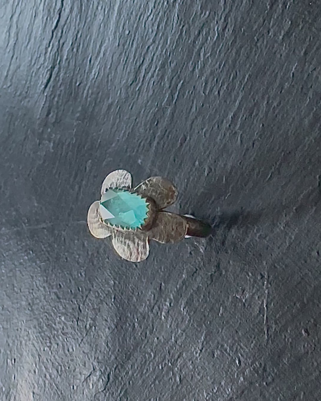 Drama Daisy Ring